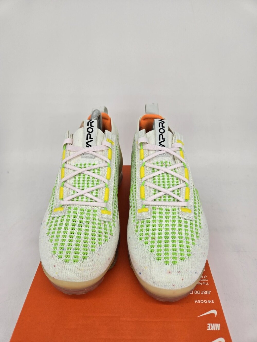 Nike Women's Air VaporMax 2021 Flyknit Feel Love Shoes Size 6 - Picture 2 of 8